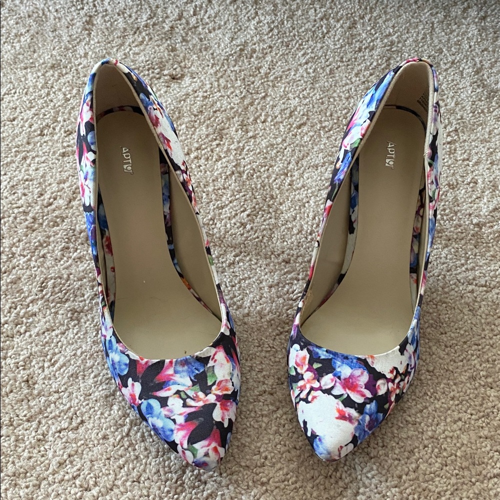 Apt. 9 Floral Pumps